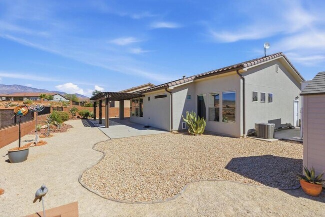 Building Photo - Brio Beauty! 3 Bedroom Home with View and RV Parking!