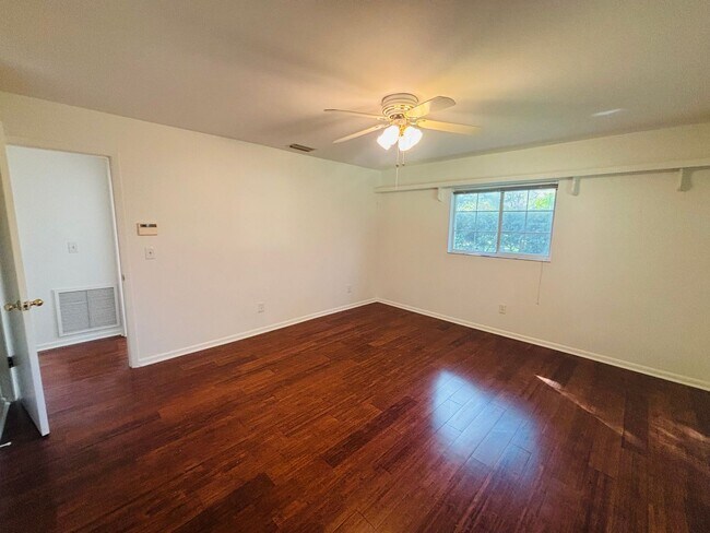 Building Photo - Forest of Golden Hills 3/2/2 ***Hidden Gem***