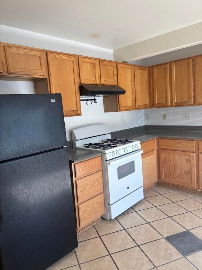 Building Photo - 615 Candelaria Rd NW