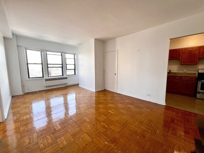 Building Photo - 6230 N Kenmore Ave