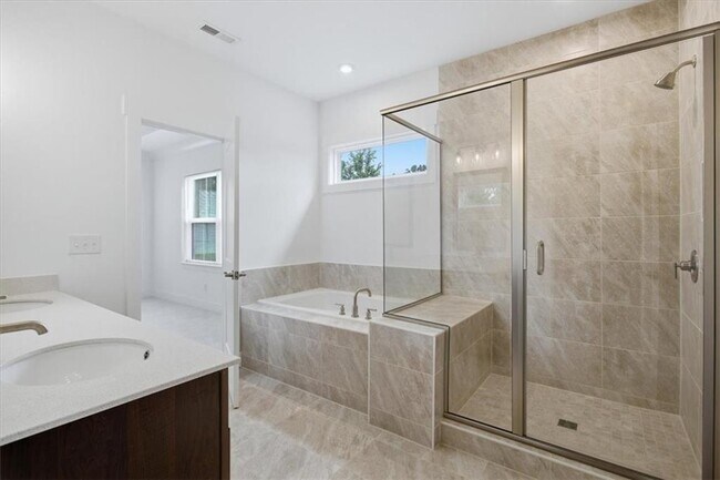 Building Photo - 4815 Wayt Farm Overlook