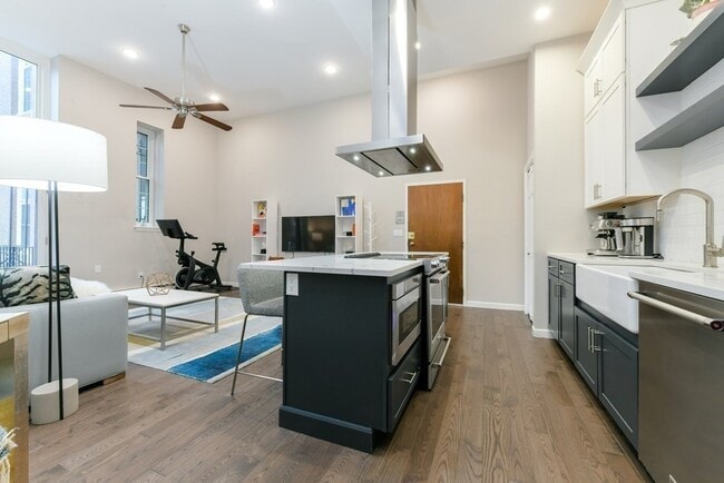 Building Photo - 743 E 4th St