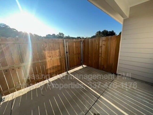 Building Photo - 33260 LA-16