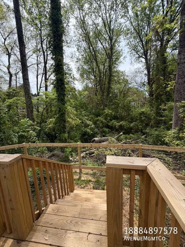 Building Photo - 512 10th St SW