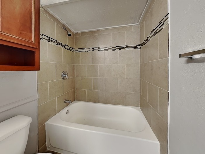 Building Photo - 1810 Hemlock Dr