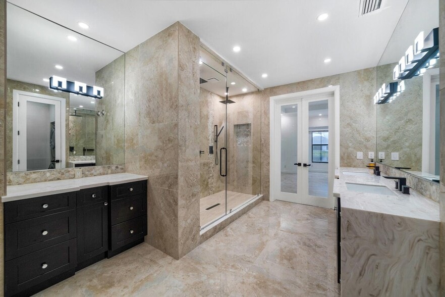 Building Photo - 9065 Watercrest Cir E