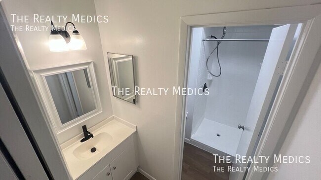 Building Photo - 1984 Agora Cir SE