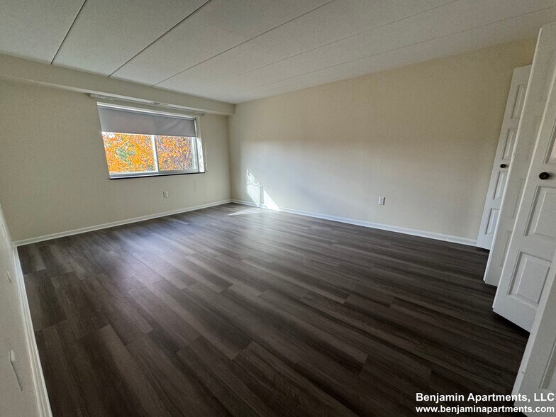 Building Photo - 51 Hill Rd