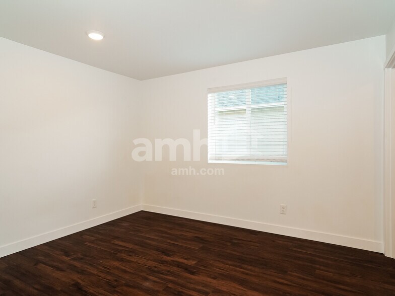 Building Photo - 7632 Verona Lp SW