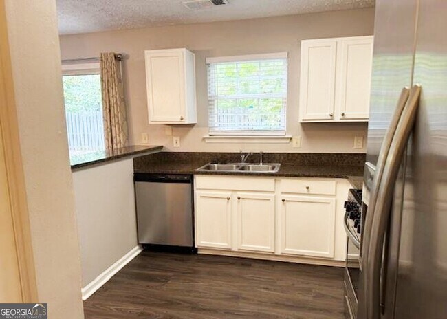 Building Photo - 220 Wild Flower Ln