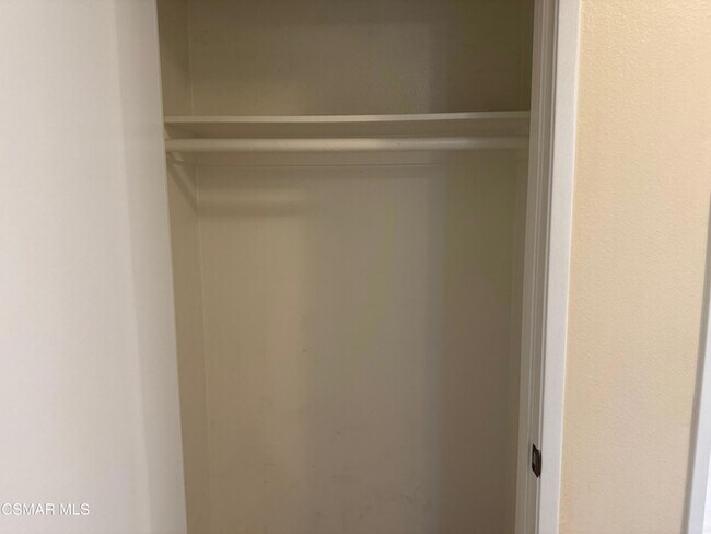 Building Photo - 846 Lindawood St