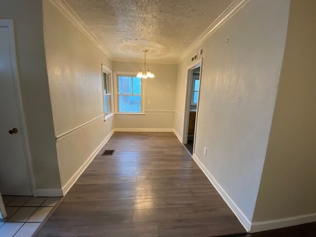 Building Photo - One-Floor 3BR Ranch + Screened Porch + Oversized Garage Space!