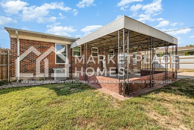 Building Photo - 9308 Lindaro Ln