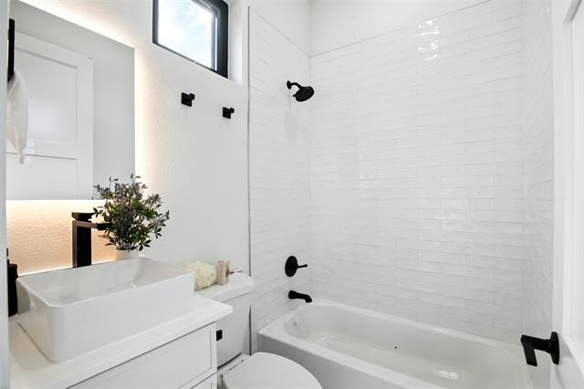 Building Photo - 4611 Fairmount St