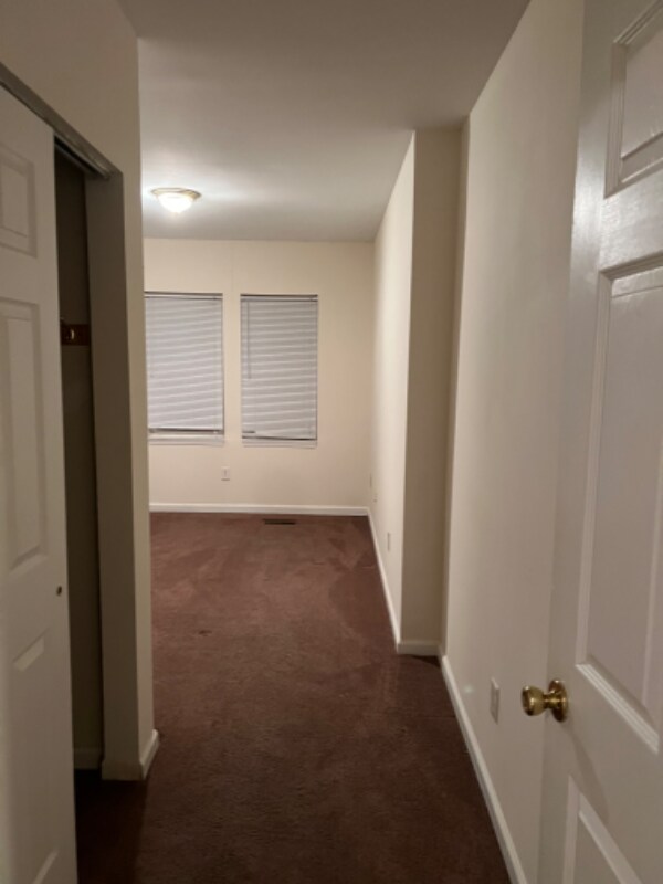 Building Photo - 320 Walnut St