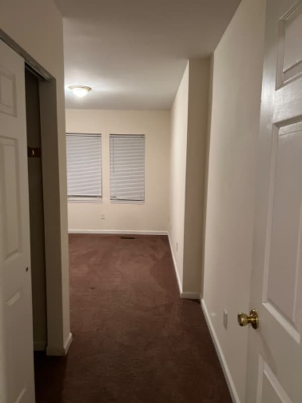 Building Photo - 320 Walnut St