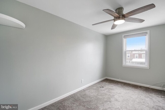 Building Photo - 807 Surrey Ln