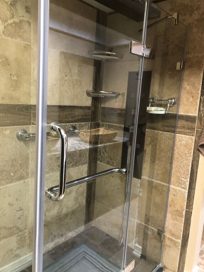 Building Photo - Perfect & Newly Updated Vacation Home, 45+ Active Adult Community. Available May through October2026