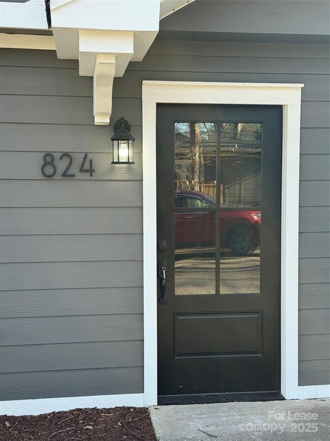 Building Photo - 824 N Flint St