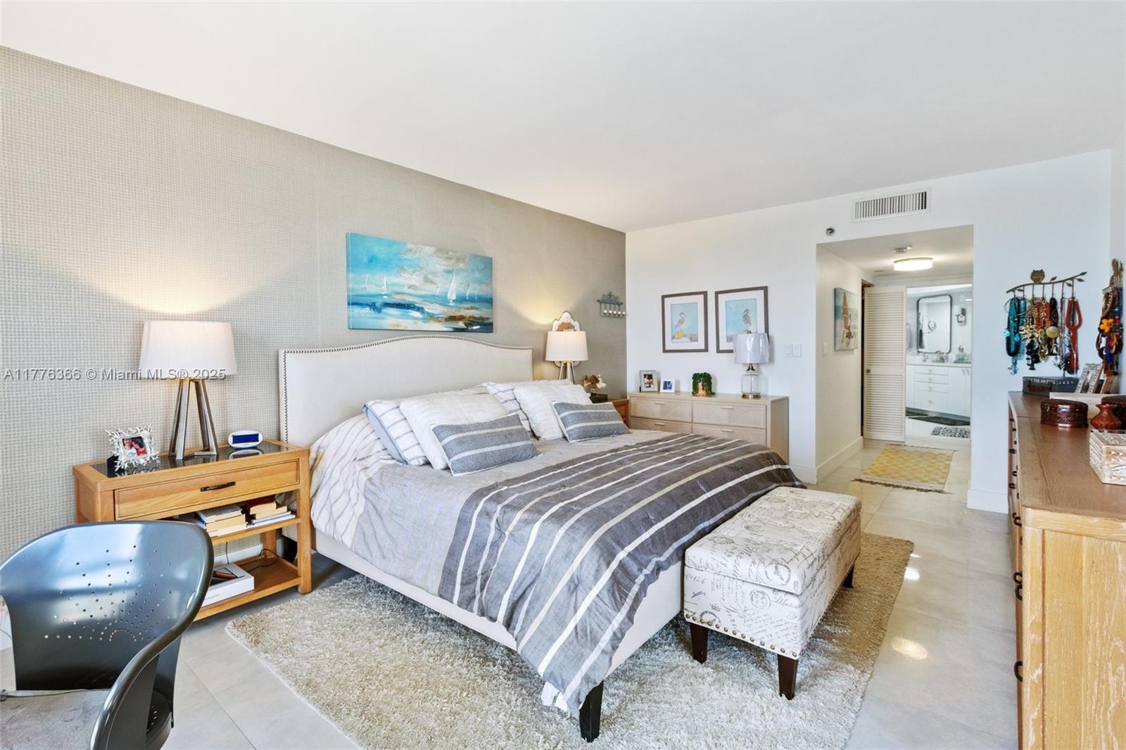 Building Photo - 3598 Yacht Club Dr