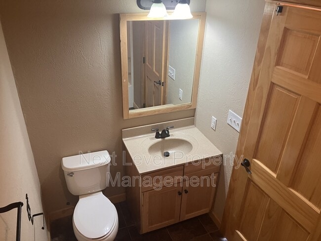 Building Photo - 111 E Cottonwood Dr