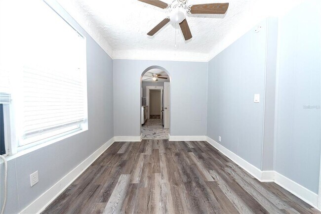 Building Photo - 618 25th St W