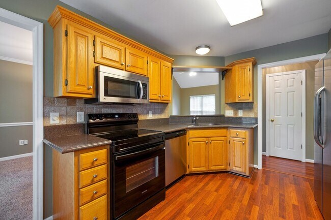 Building Photo - 7037 Mooreland Ct