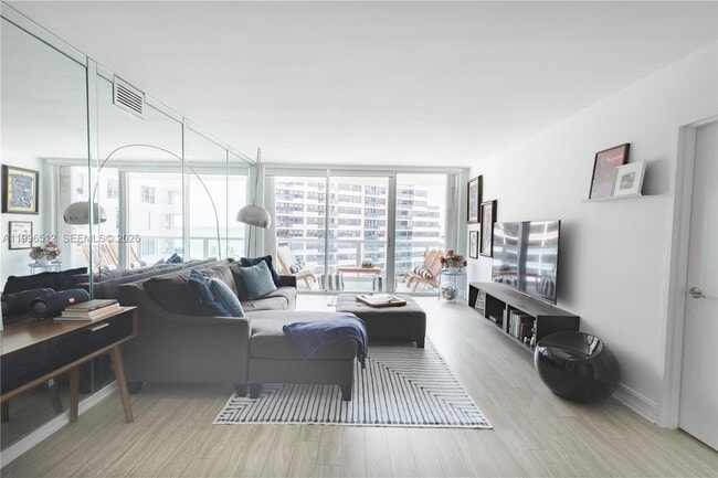 Building Photo - 5161 Collins Ave