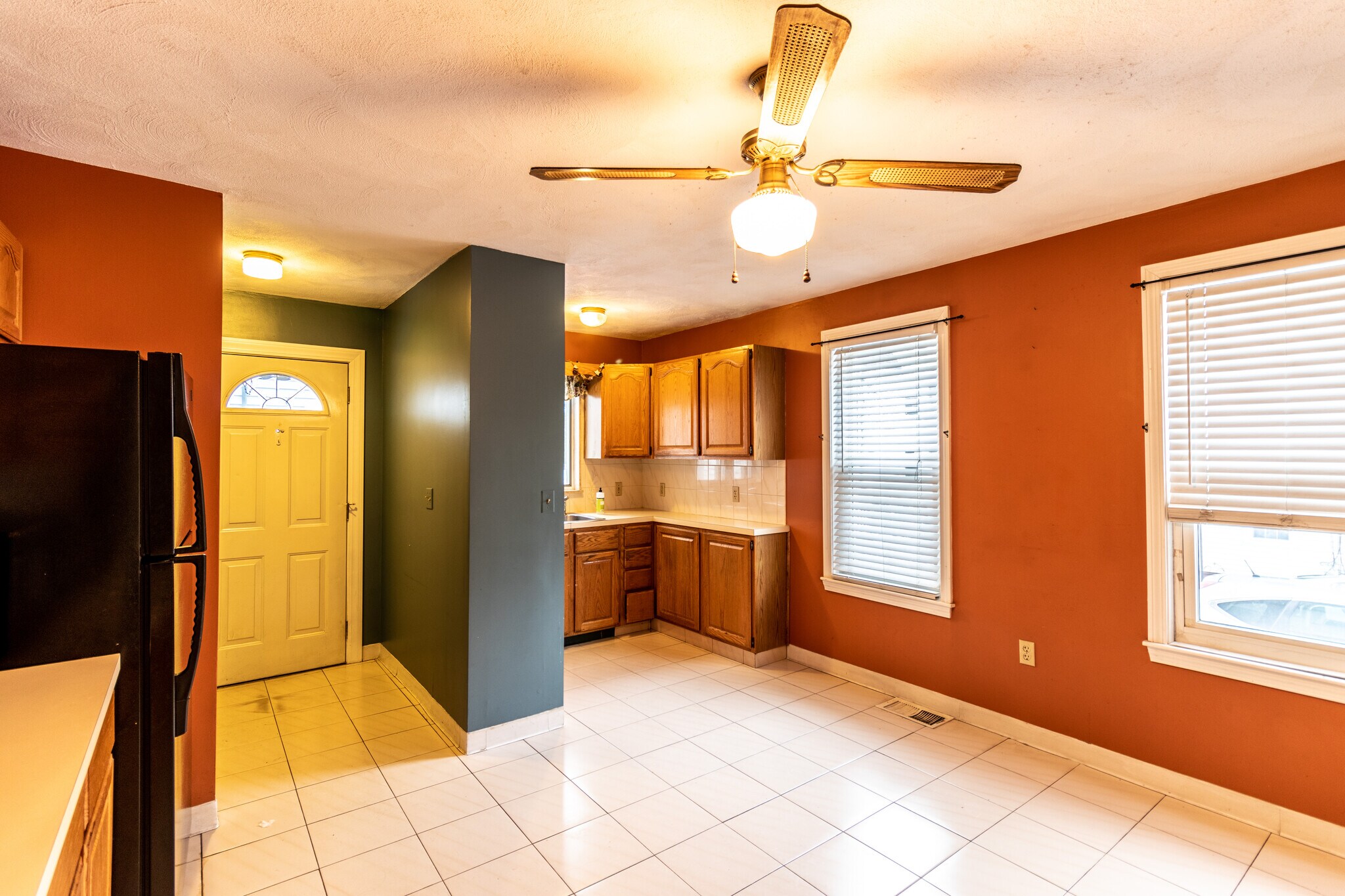 Building Photo - 162 Walnut St