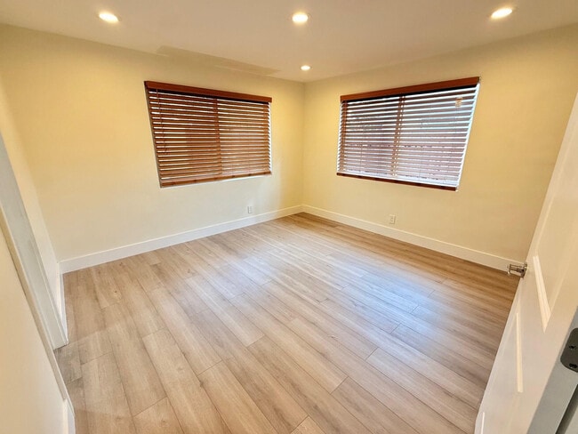 Building Photo - 1941 NE 51st Ct