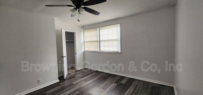 Building Photo - 2514 Glenrose Ave