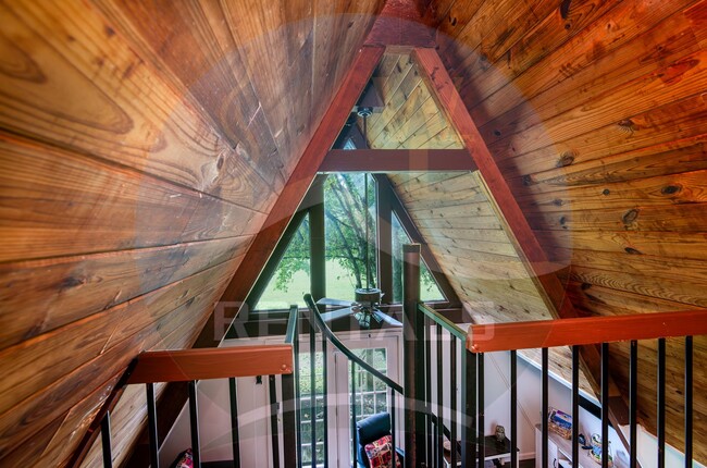 Building Photo - Charming 3 Bedroom 1 Bath A-Frame home loc...
