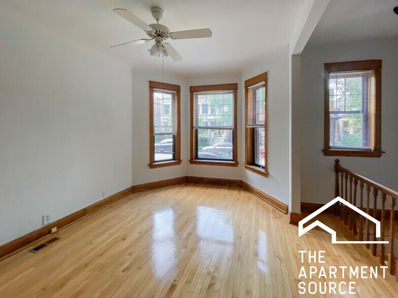 Building Photo - 3637 N Paulina St
