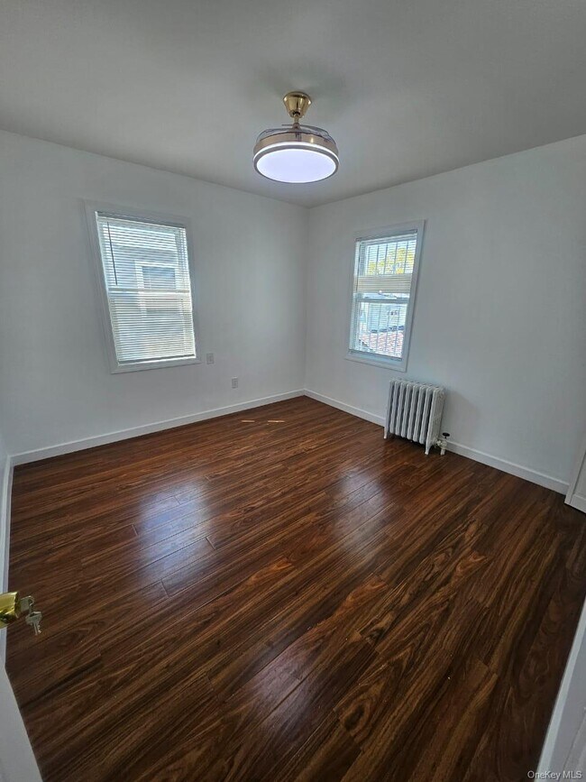 Building Photo - 192-23 116th Rd