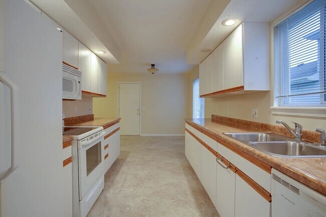 Building Photo - 3003 Valerie Dr