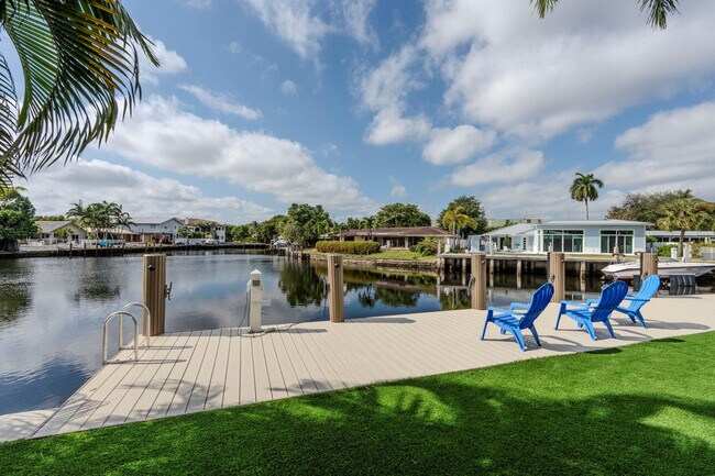 Building Photo - 1725 NE 23rd Ave