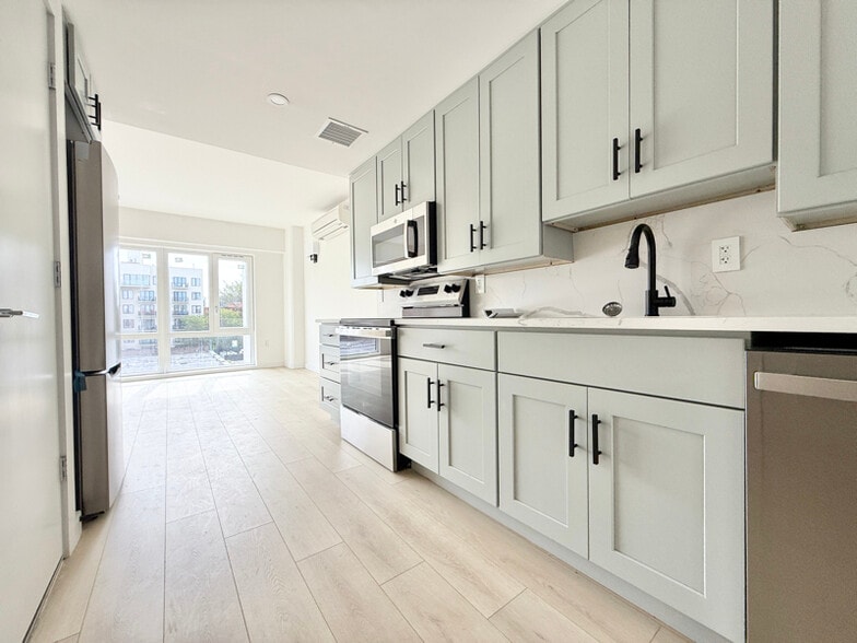 Building Photo - 227 Clarkson Ave