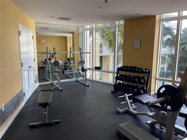 Building Photo - 1745 E Hallandale Beach Blvd