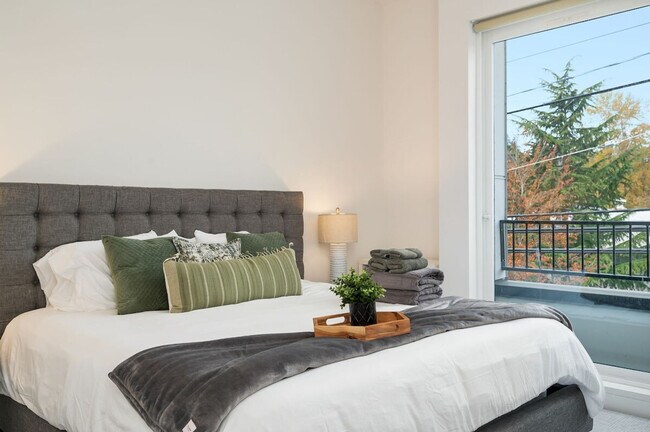 Building Photo - 6125 Sand Point Way NE