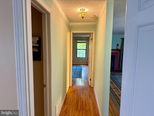 Building Photo - 30 Hopkinson Ct