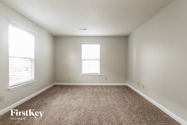 Building Photo - 529 Streamside Dr