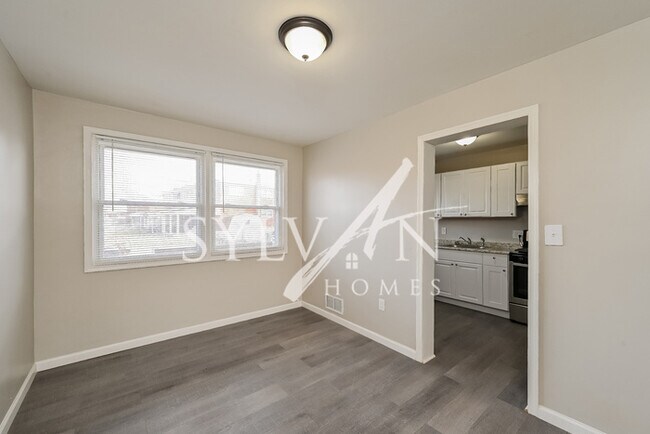 Building Photo - Lovely 3 level townhome in Essex!