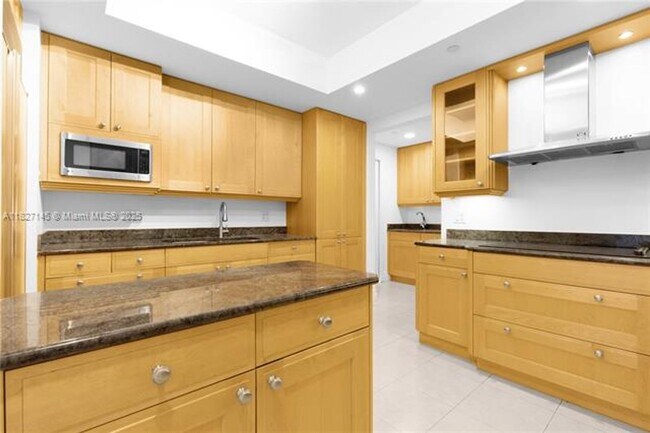 Building Photo - 21200 NE 38th Ave