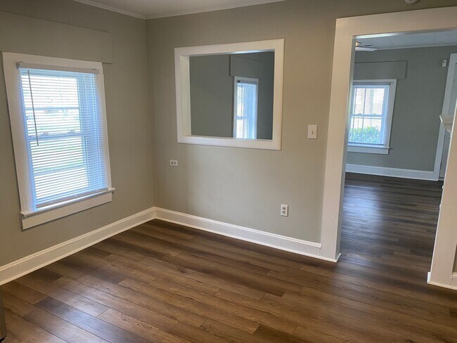 Building Photo - AVAILABLE TO SHOW!!!