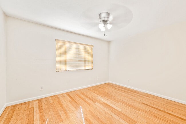 Building Photo - Charming 3-Bedroom, 2-Bathroom Home in Prime North Huntington Beach Location