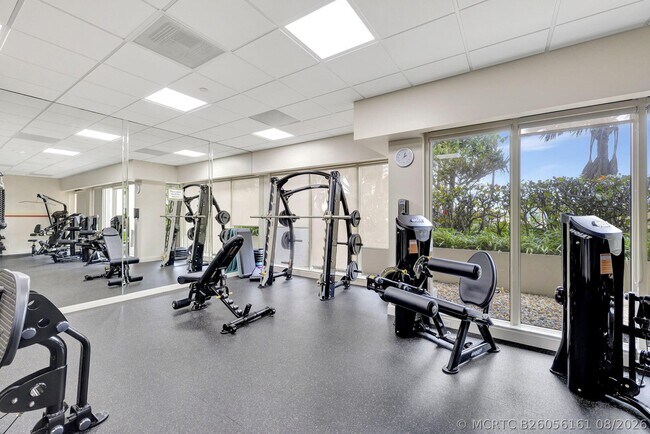 Building Photo - 4101 N Ocean Blvd