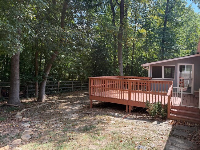 Building Photo - 521 Ashebrook Dr