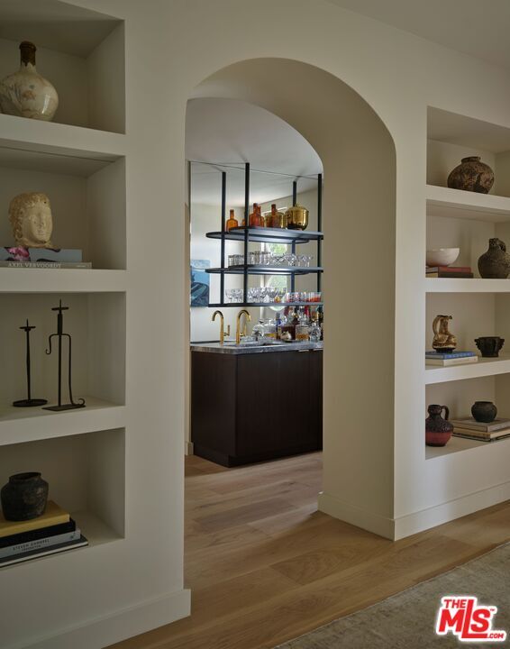 Building Photo - 8673 Hollywood Blvd