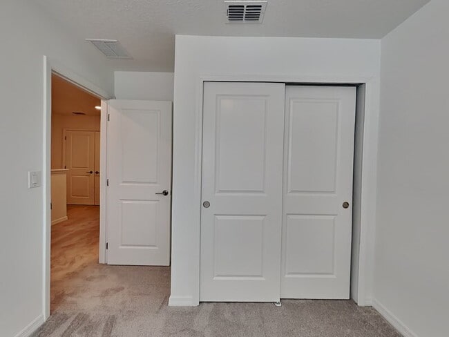 Building Photo - 215 Riverfront Wy