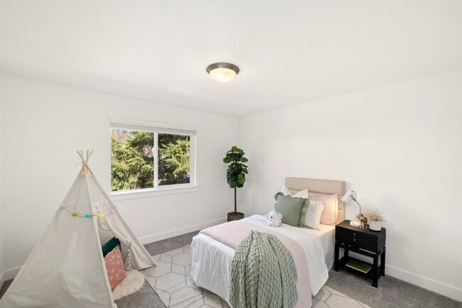 Building Photo - 4Bd/3.5Ba Covington House
